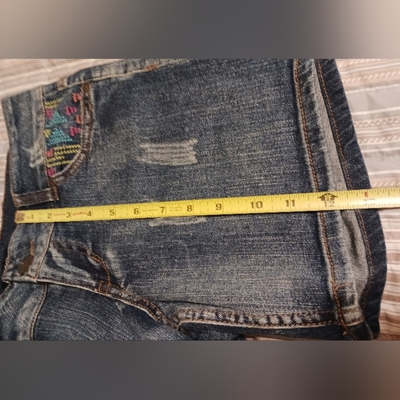Celebrity Pink Junior's Sz 5 Low Rise Distressed Embroidered Stretch Jean Shorts - Picture 9 of 9